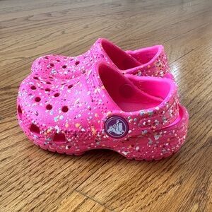 Kids Pink Speckled Crocs - new